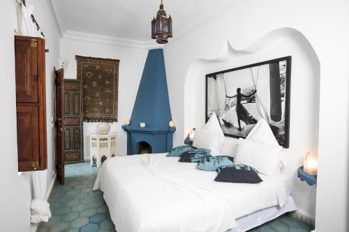 Säng eller sängar i ett rum på Riad Villa Harmonie
