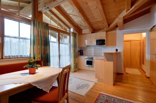 a kitchen and dining room with a table and chairs at Appartments Antoniushof in Ellmau