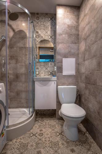 Ένα μπάνιο στο JDK Apartamenty Serbinowska 53m2 6-osobowy