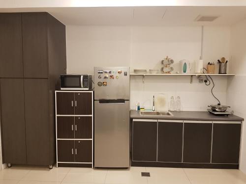 Una cocina o cocineta en SJA Suria Jelutong