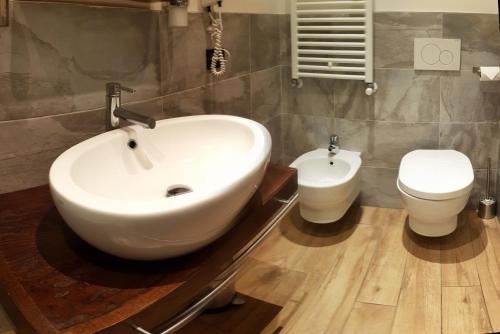 a bathroom with a white sink and a toilet at B&B Fine Venice in Marghera