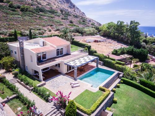 The swimming pool at or close to Analisa Luxury Villa