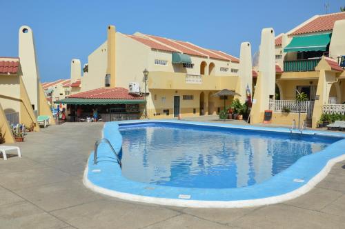 a large swimming pool in the middle of a courtyard at Mareverde in Adeje