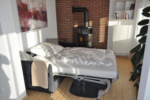 Un pat sau paturi într-o cameră la Ferienwohnung Familie Slepitzka