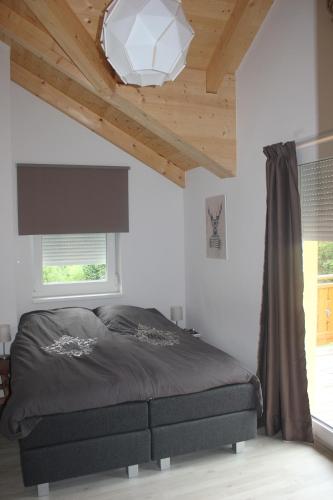 Postel nebo postele na pokoji v ubytování Dreiländerblick met sauna en tafeltennis