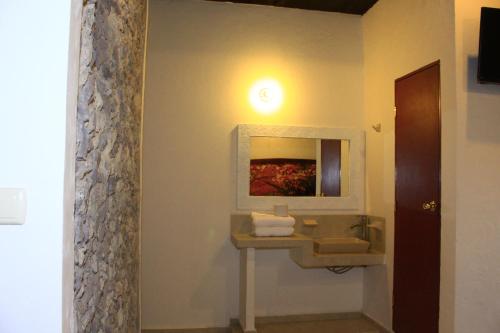 TV a/nebo společenská místnost v ubytování Hotel Atzalan