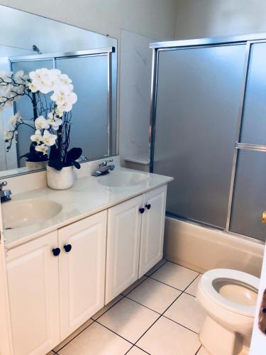a bathroom with a toilet and a sink and a shower at Victory Motel Inn near Universal & Hollywood in Glendale