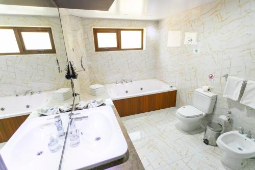 Koupelna v ubytování Gran Hotel Cochabamba