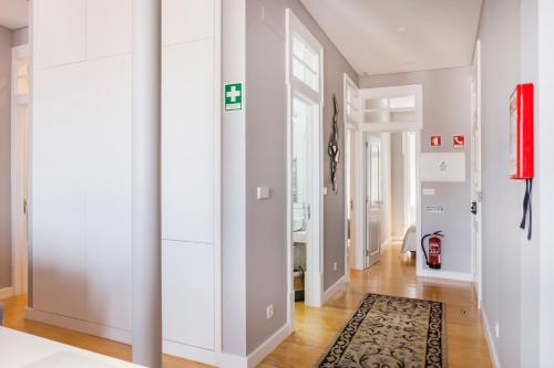 Breath-Taking River & City View Stunning 3 Bedrooms & 3 Bathrooms With AC Alfama Castle district 1st Floor Apartment