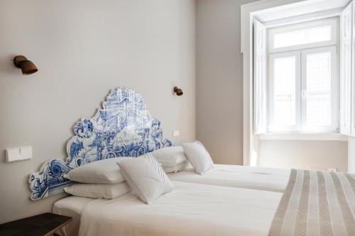 Breath-Taking River & City View Stunning 3 Bedrooms & 3 Bathrooms With AC Alfama Castle district 1st Floor Apartment