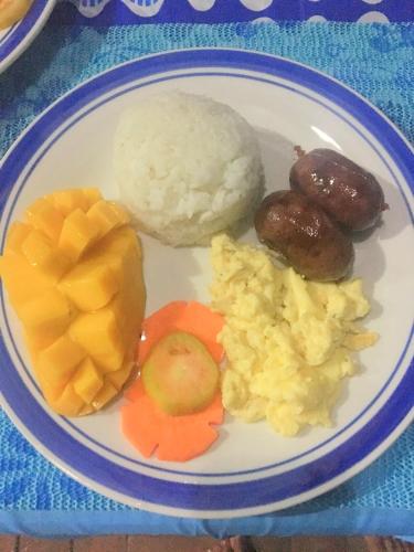 Comida en la casa de huéspedes o alrededores