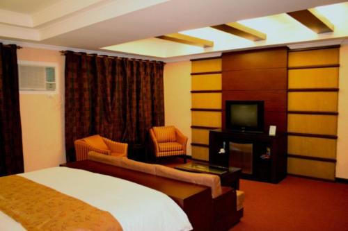 Giường trong phòng chung tại MO2 Westown Hotel - Mandalagan