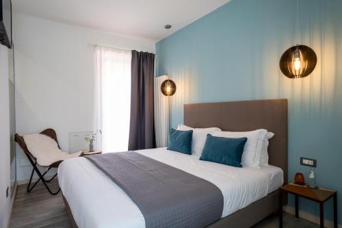 a bedroom with a large bed with blue walls at Benaco36 in Torri del Benaco