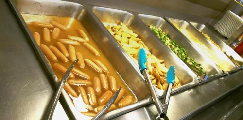 ホテルの敷地内または近くでの食事または食べ物