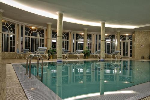 The swimming pool at or close to Esplanade Spa and Golf Resort