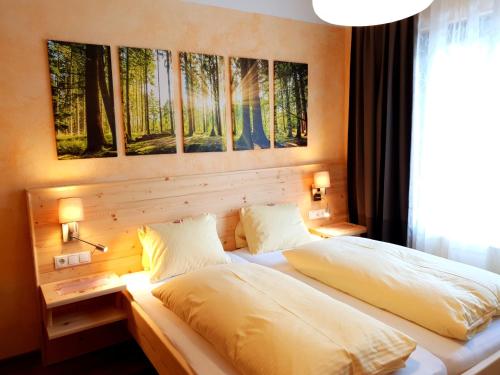 מיטה או מיטות בחדר ב-Bergfrieden Leutasch/Seefeld