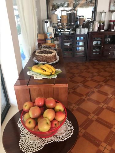 a bowl of apples and bananas on a table at Hostal Español Coyhaique in Coihaique