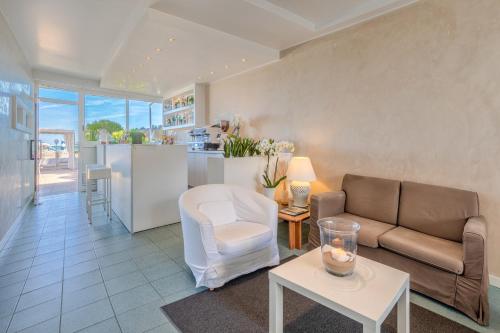 A seating area at Hotel Sanremo