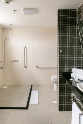 Bilik mandi di WA Hotel Caruaru