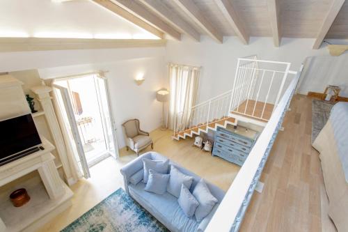 a living room with a blue couch and a staircase at B&B Corte San Giuseppe 2 in Nardò