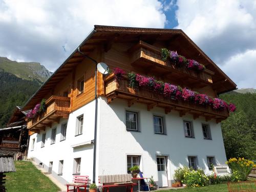 Zdjęcie z galerii obiektu Gästehaus Bergwald w mieście Virgen