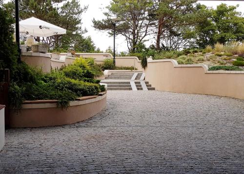 a brick walk way with stairs and an umbrella at Apartament 316 w Domu Zdrojowym in Jastarnia