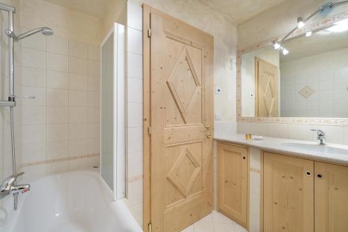 A bathroom at Appartamento Boschetto Giulia