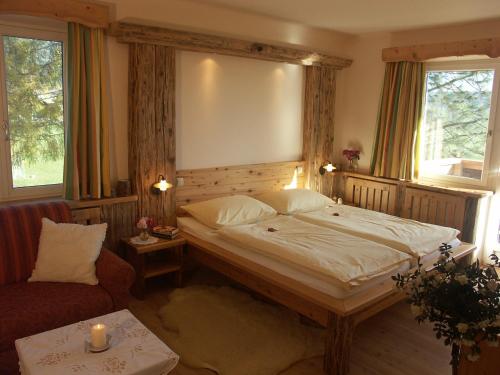 Posteľ alebo postele v izbe v ubytovaní Almenlandhof