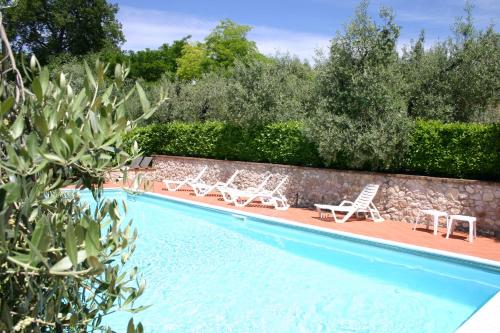 Swimmingpoolen hos eller tæt på Agriturismo Oliveto di Geltrude Contessa