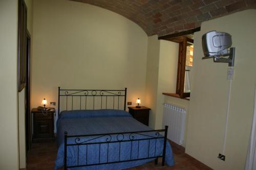 Ένα ή περισσότερα κρεβάτια σε δωμάτιο στο Agriturismo Oliveto di Geltrude Contessa