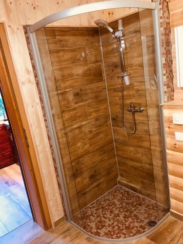 a shower in a tiny house at Holzhaus Trollblümchen am Wald und See in Neuruppin