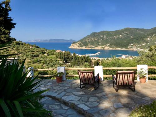 Romantic Lemonia Cottage with private pool & stunning sea view