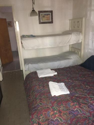 a bedroom with two bunk beds with towels on the bed at Aparts del Jardin in Tigre