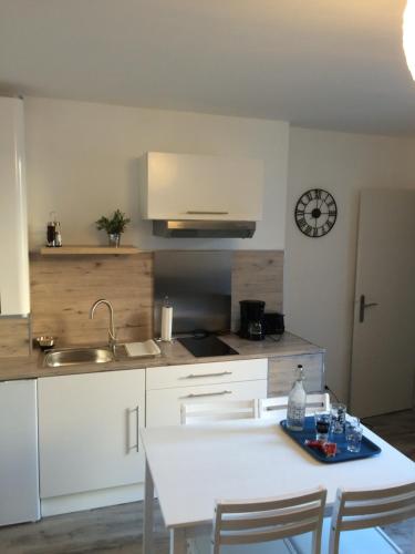 Η κουζίνα ή μικρή κουζίνα στο Appartement - Bords de Loire ORLEANS