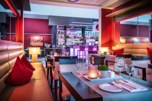 A restaurant or other place to eat at Best Western Premier Novina Hotel Regensburg