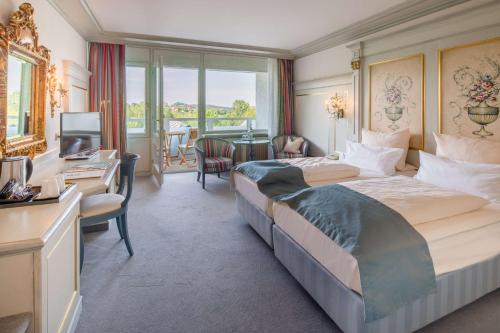 Säng eller sängar i ett rum på Sure Hotel by Best Western Rhoen Garden