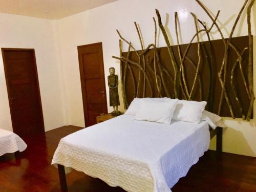 Una cama o camas en una habitación de Dapitan Beach Villa