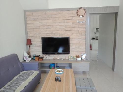 TV a/nebo společenská místnost v ubytování Yahweh Homestay