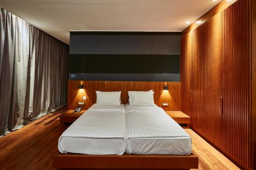 Katil atau katil-katil dalam bilik di LUXX Langsuan Hotel - SHA Plus