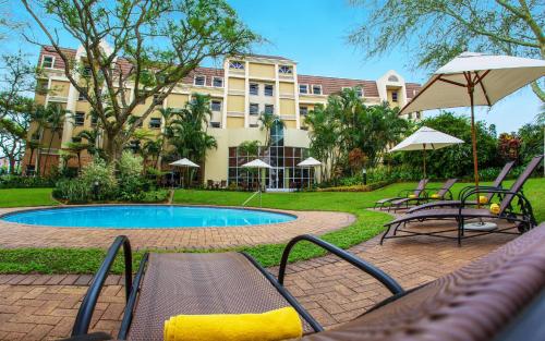 Kolam renang di atau dekat dengan StayEasy Mbombela