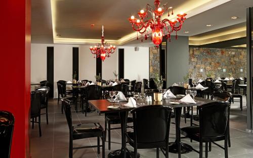 Restaurace v ubytování Out Of The Blue Resort & Spa