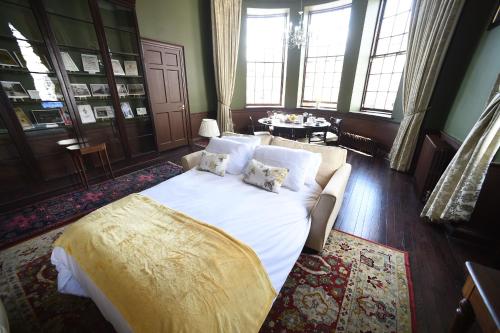 Ліжко або ліжка в номері Cupar Burgh Chambers