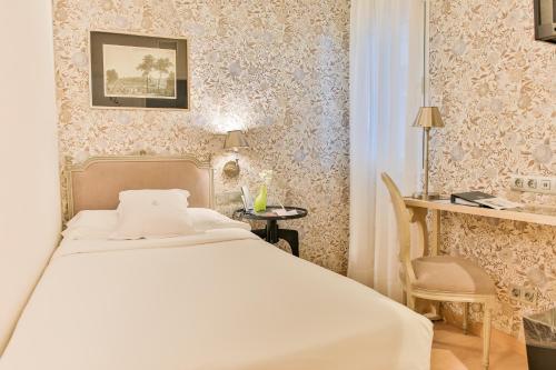 Ένα ή περισσότερα κρεβάτια σε δωμάτιο στο Hotel Meninas - Boutique Opera