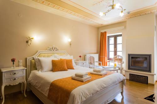a bedroom with a bed with towels on it at Villa Paroraia in Tsepelovo