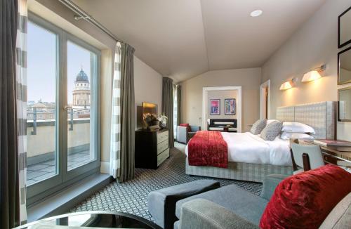 Rocco Forte Hotel De Rome Image