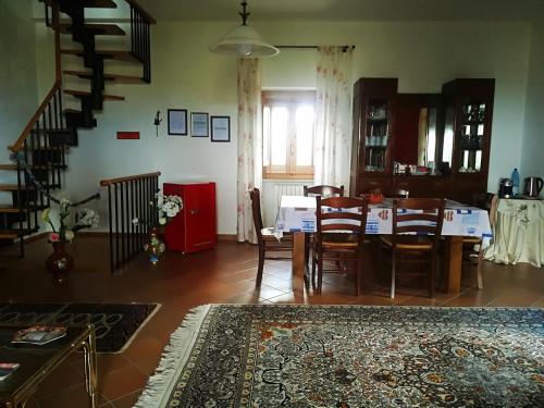 a kitchen and dining room with a table and chairs at La dimora di Radha B&B Centro Olistico in Rende
