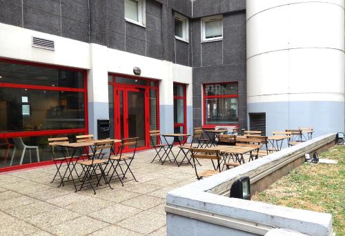 a group of tables and chairs outside of a building at ibis budget Paris Porte d'Italie Est in Le Kremlin-Bicêtre