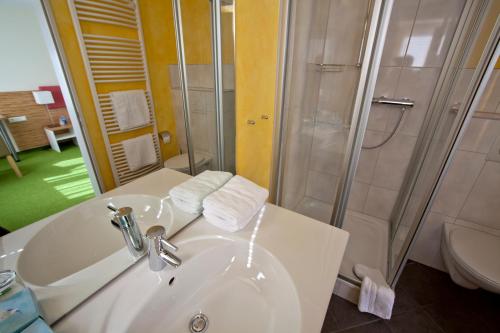 Hotel am Markt Garni - Aegidienbergにあるバスルーム