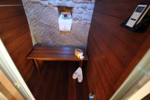 an overhead view of a table on a boat at MIRUTT Relax by Keyhole Selection in Castelmezzano