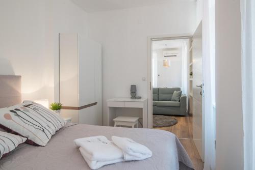 Leona Deluxe Apartments